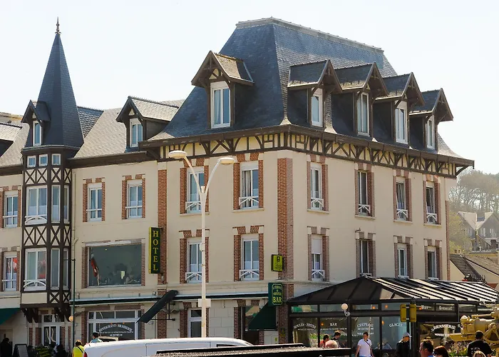 מלון De Normandie 2*